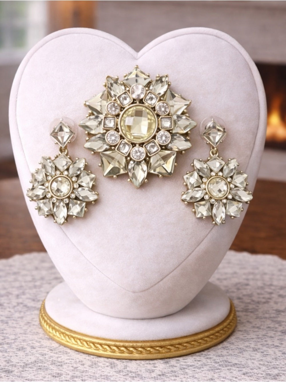 NIB Avon Brooch & Earrings Set